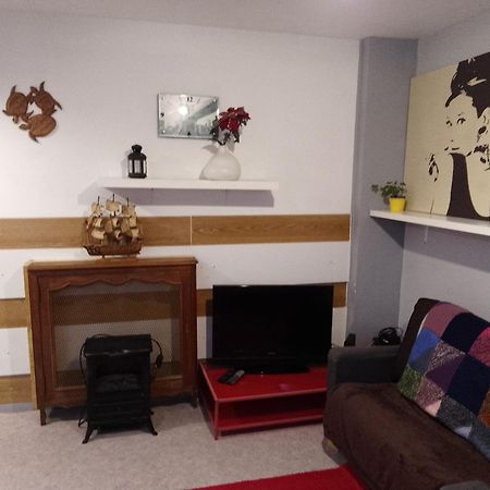 Guesthouse Familial Pour 2,3,4 Personnes De 44M2- Accessible Handic -Rez De Chaussee-Vues Sur Rue Et Patio Prive - Sejour, Chambre Separee-Cuisine,Salle De Bain,Lit Double Et Canape-Lit 2Pers-Entree De La Rue Berzelius-5 Minutes Du Metro Brochant-Lig Paris Exterior foto