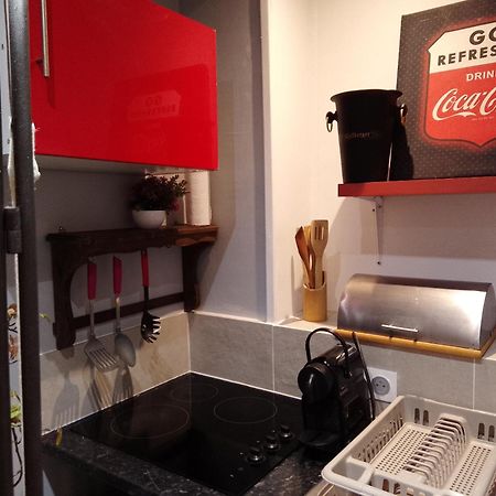 Guesthouse Familial Pour 2,3,4 Personnes De 44M2- Accessible Handic -Rez De Chaussee-Vues Sur Rue Et Patio Prive - Sejour, Chambre Separee-Cuisine,Salle De Bain,Lit Double Et Canape-Lit 2Pers-Entree De La Rue Berzelius-5 Minutes Du Metro Brochant-Lig Paris Exterior foto