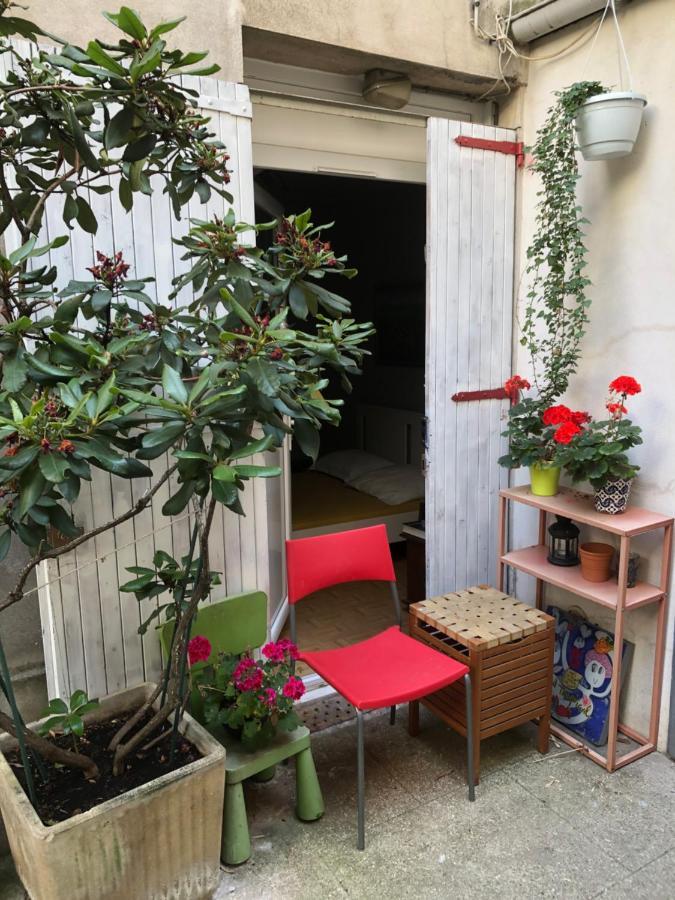 Guesthouse Familial Pour 2,3,4 Personnes De 44M2- Accessible Handic -Rez De Chaussee-Vues Sur Rue Et Patio Prive - Sejour, Chambre Separee-Cuisine,Salle De Bain,Lit Double Et Canape-Lit 2Pers-Entree De La Rue Berzelius-5 Minutes Du Metro Brochant-Lig Paris Exterior foto