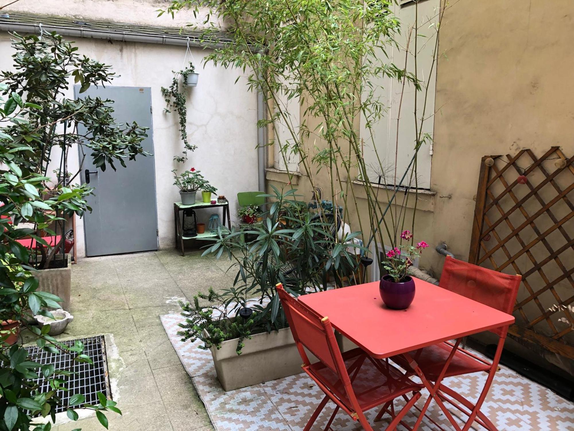 Guesthouse Familial Pour 2,3,4 Personnes De 44M2- Accessible Handic -Rez De Chaussee-Vues Sur Rue Et Patio Prive - Sejour, Chambre Separee-Cuisine,Salle De Bain,Lit Double Et Canape-Lit 2Pers-Entree De La Rue Berzelius-5 Minutes Du Metro Brochant-Lig Paris Exterior foto