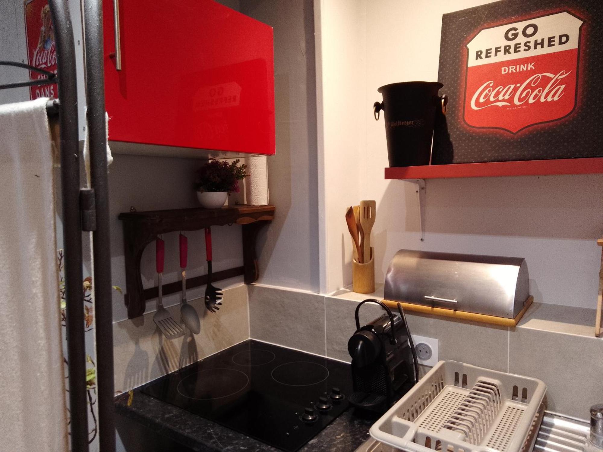 Guesthouse Familial Pour 2,3,4 Personnes De 44M2- Accessible Handic -Rez De Chaussee-Vues Sur Rue Et Patio Prive - Sejour, Chambre Separee-Cuisine,Salle De Bain,Lit Double Et Canape-Lit 2Pers-Entree De La Rue Berzelius-5 Minutes Du Metro Brochant-Lig Paris Exterior foto